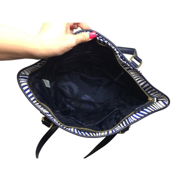 Vera Bradley Ella Tote in Blue and White Wavy Stripes - Picture 7 of 16